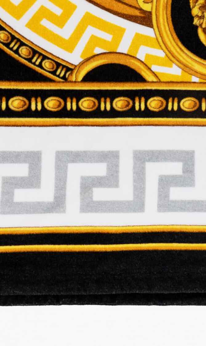 La Coupe Des Dieux Bath Towel