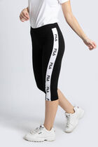 سروال ضيق قصير بشعار  