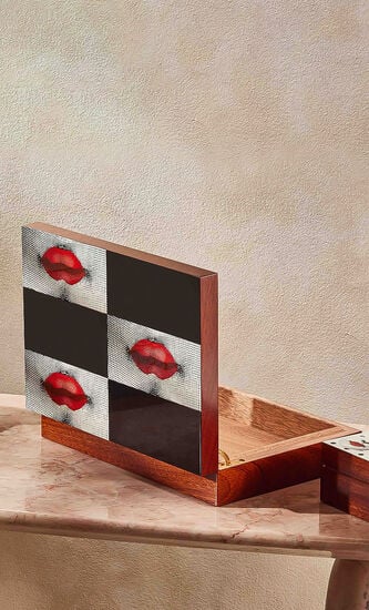 Wooden Box Kiss