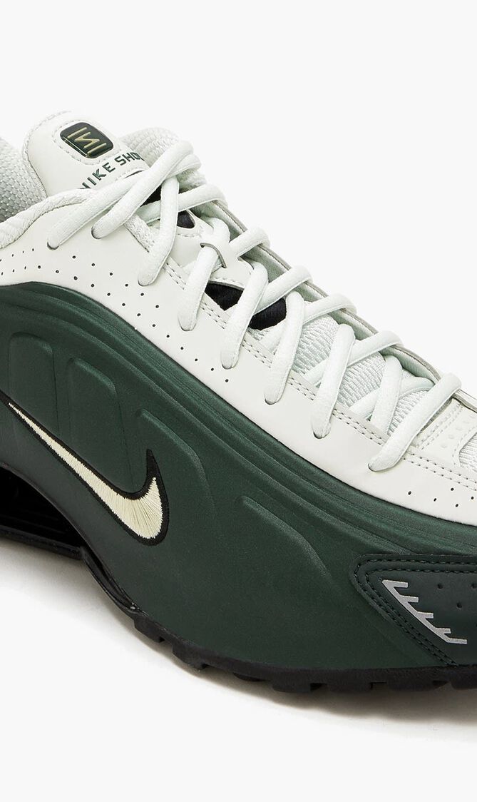 NIKE SHOX R4