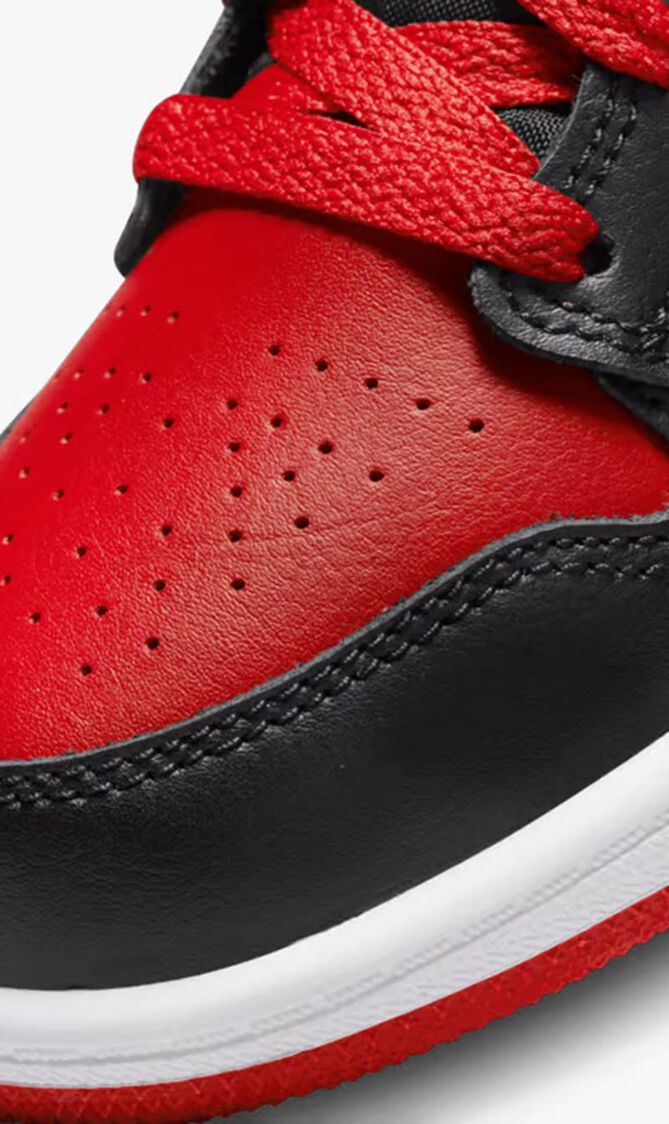 Jordan 1 Mid Sneakers