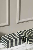 صندوق تزييني مزيّن بنقش الزيبرا صندوق تزييني مزيّن بنقش الزيبرا