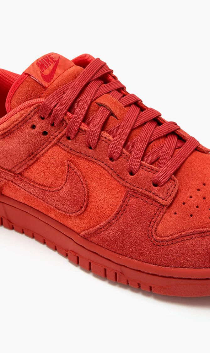 Dunk Low SE Sneakers