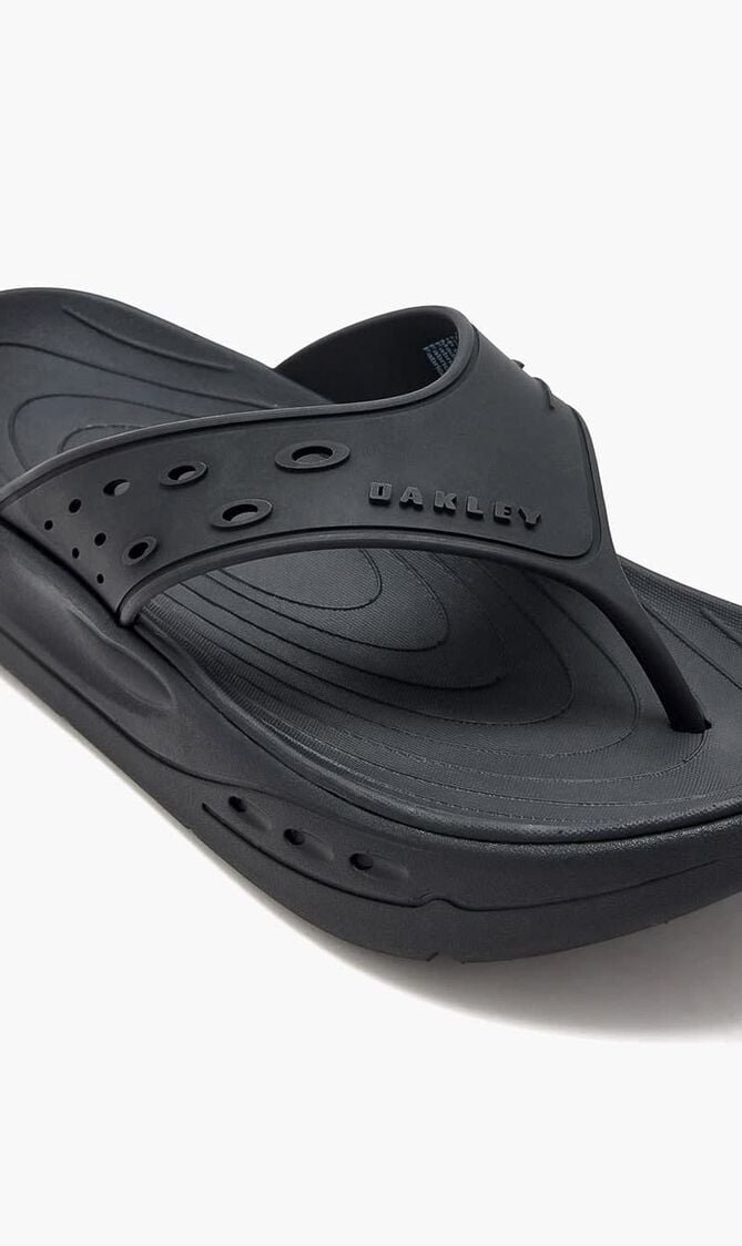 STUDIO FLIP FLOP