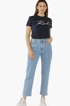 بنطال جينز بجيب مزين بشعار العلامة التجارية