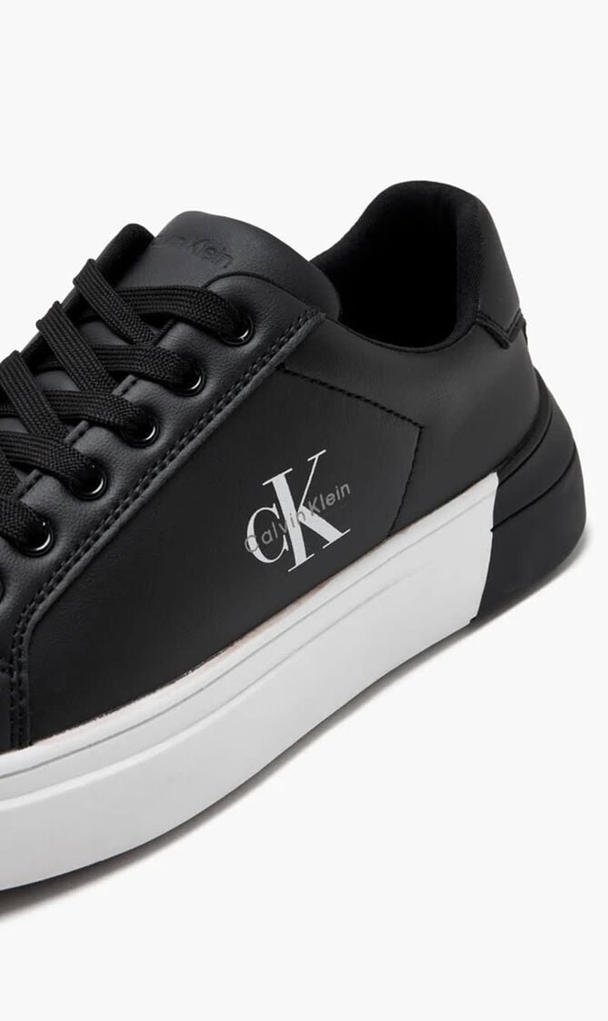 LOW CUT LACE UP SNEAKER