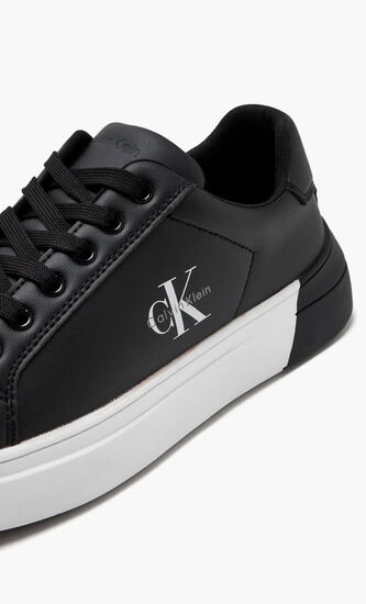 LOW CUT LACE UP SNEAKER