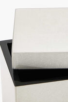 صندوق مكعب الشكل بتأثير برّاق