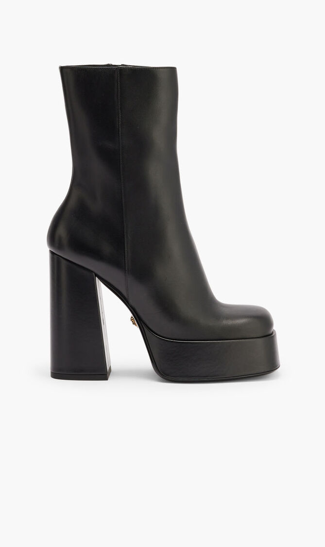 BOOTIES