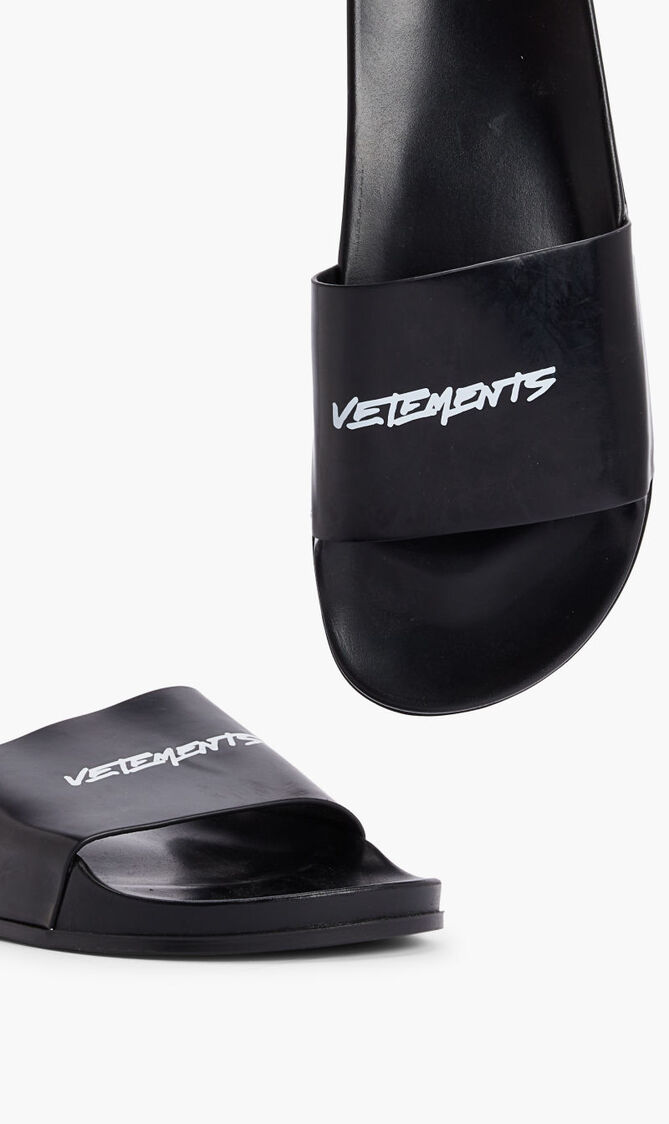 LOGO LEATHER SLIDES