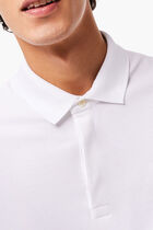 قميص بولو من نسيج مرن ذو قصة كلاسيكية وأكمام طويلة قميص بولو من نسيج مرن ذو قصة كلاسيكية وأكمام طويلة