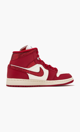 Air Jordan 1 Mid SE sneakers