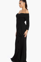 فستان سهرة مكشوف الكتفين