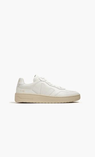 V90 Sneakers