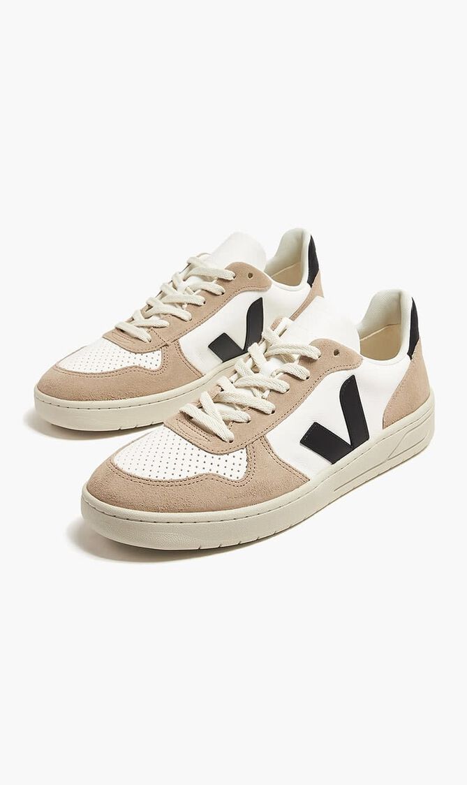 V 10 Sneakers