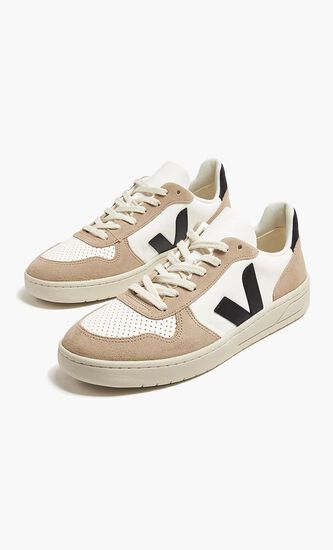 V 10 Sneakers