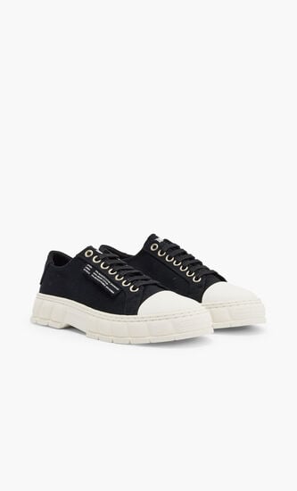 BLACK CANVAS