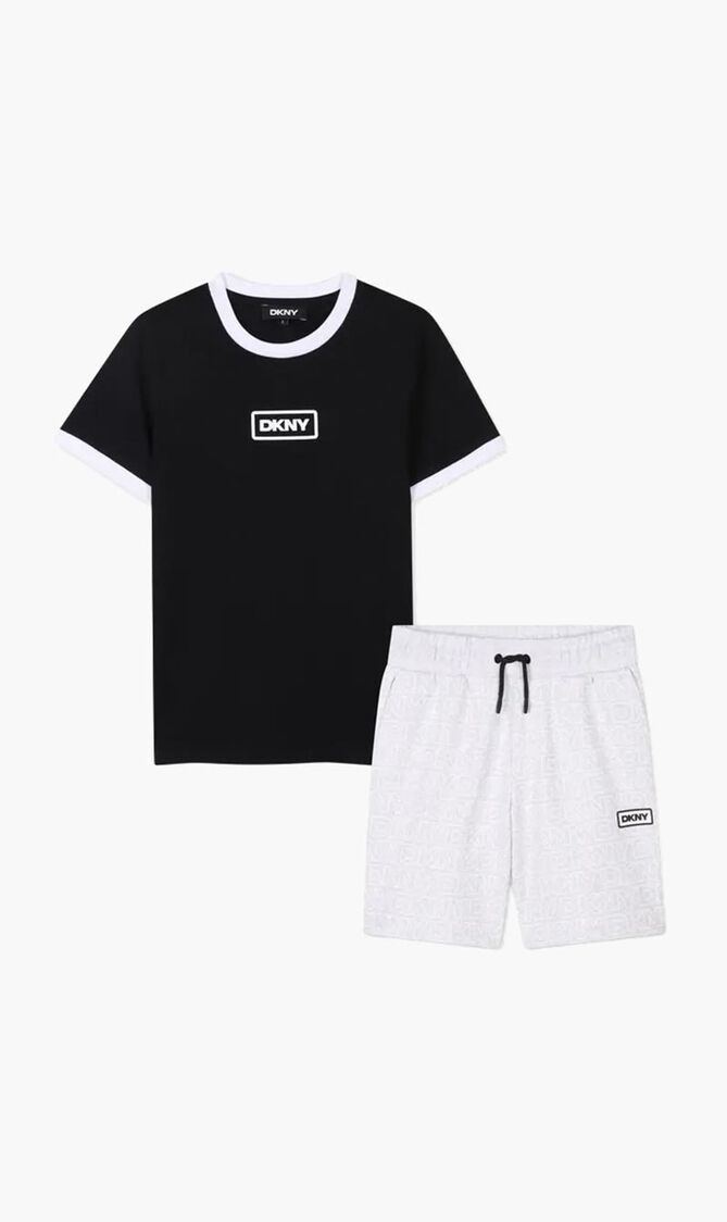 T SHIRT AND BERMUDA SHORTS