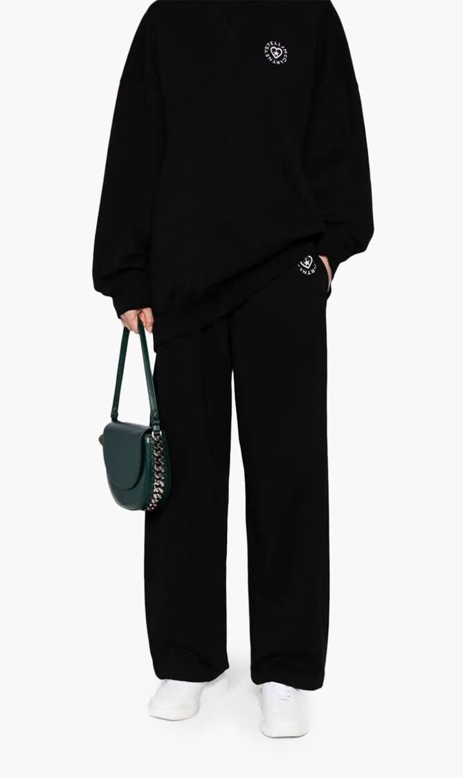 Sporty trousers with logo appliqu&eacute;