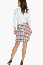 تنورة بنقشة مربعات متقطعة 