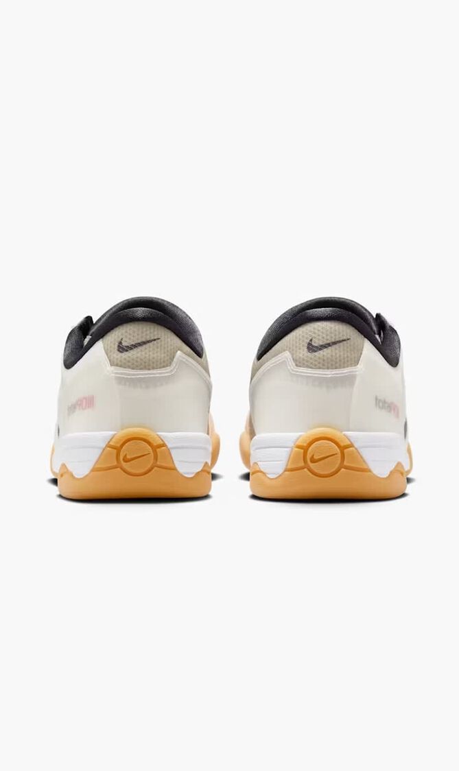 Total 90 III  Sneakers