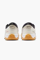 Total 90 III  Sneakers