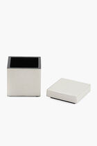 صندوق مكعب الشكل بتأثير برّاق