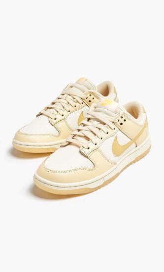 Dunk Low Sneakers