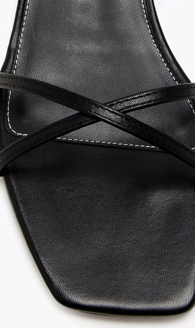 LEATHER CROSSOVER SANDALS