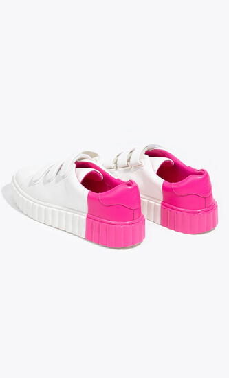 حذاء رياضي بثلاثة أشرطة لاصقة Scallop