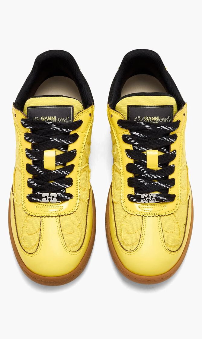 08 Sneakers