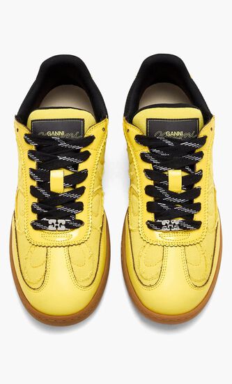 08 Sneakers