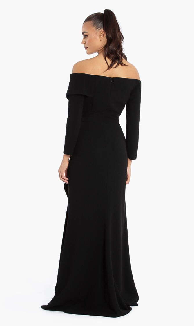 فستان سهرة مكشوف الكتفين