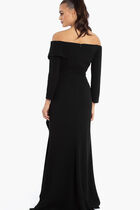 فستان سهرة مكشوف الكتفين