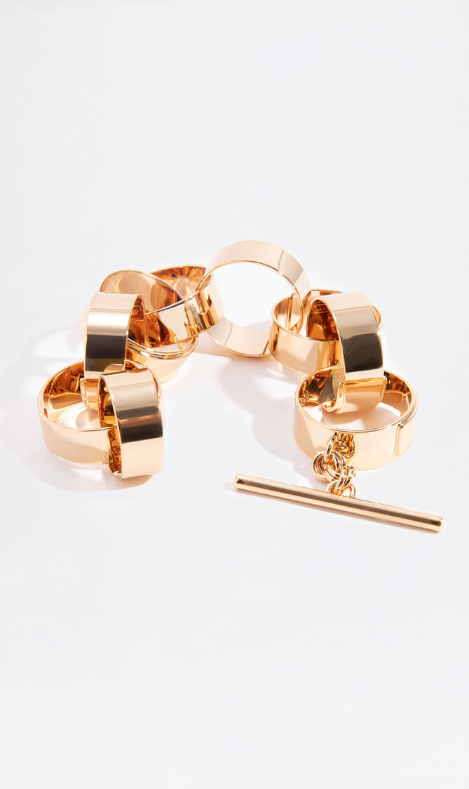 سوار كبير على شكل دائري ذو حلقات متشابكة