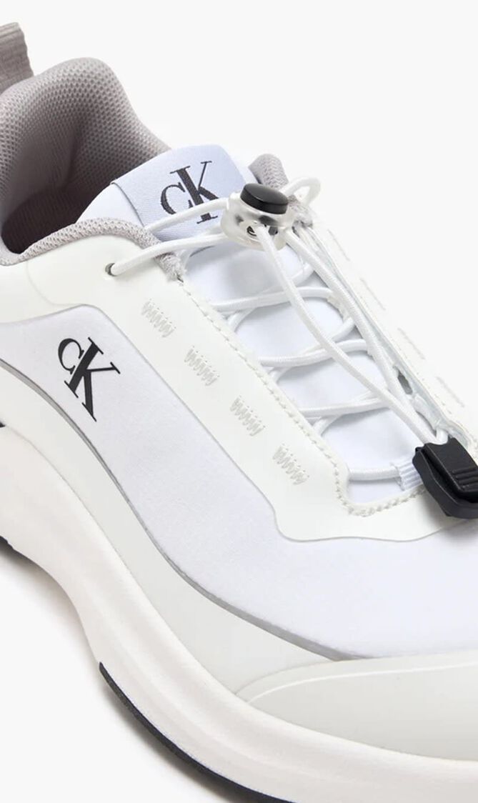 LOW CUT LACE UP SNEAKER