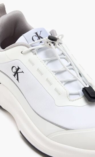 LOW CUT LACE UP SNEAKER