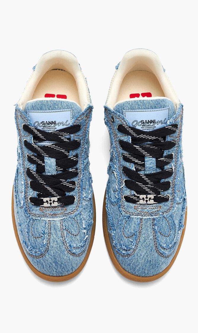 08 Sneakers