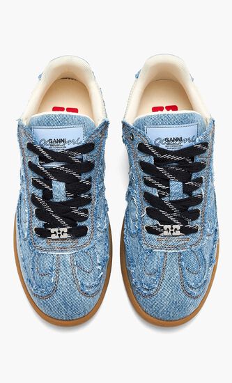 08 Sneakers
