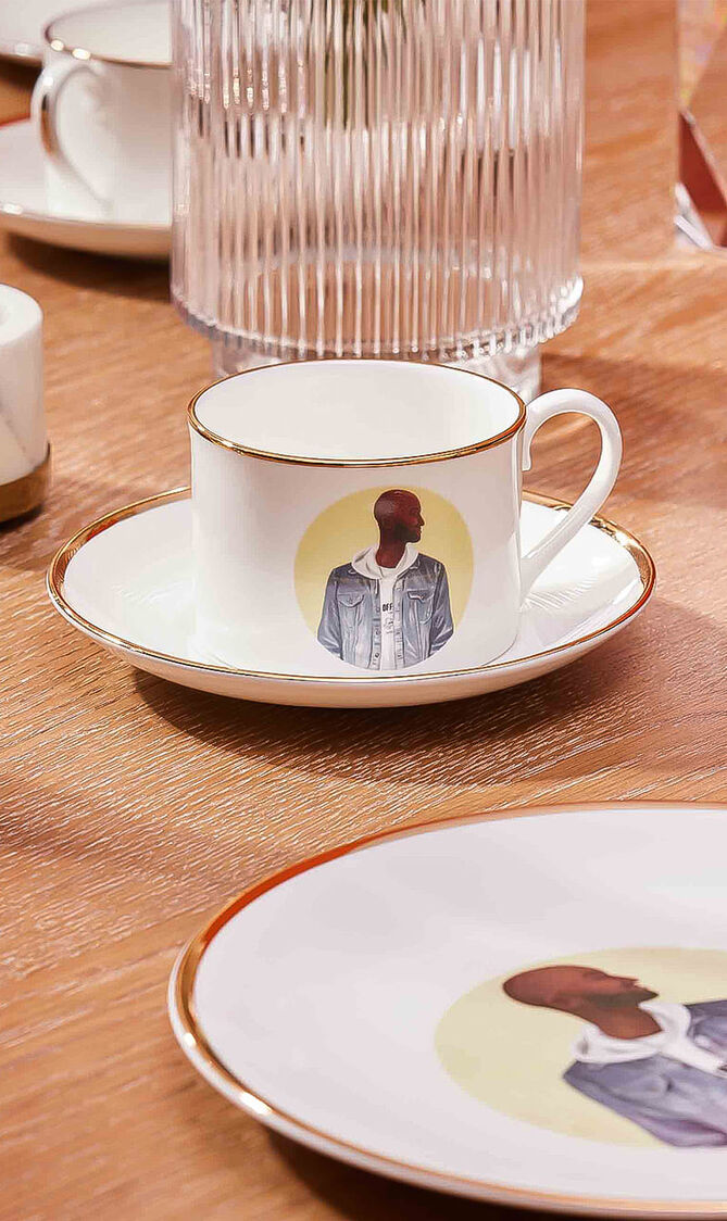 فنجان الشاي فيرجيل مع صحنه