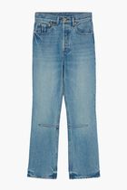 Le De-N&atilde;žmes Court