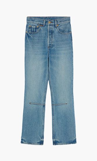 Le De-N&atilde;žmes Court