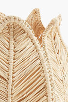 حامل شموع مصنوع من قش نخيل الإيراكا