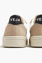 V 10 Sneakers
