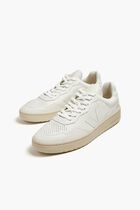 V90 Sneakers