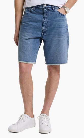 FRAYED DENIM SHORT