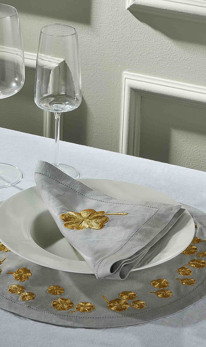 Golden Clover Round Placemat, Pearl