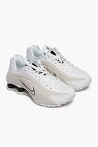 Shox R4 Sneakers