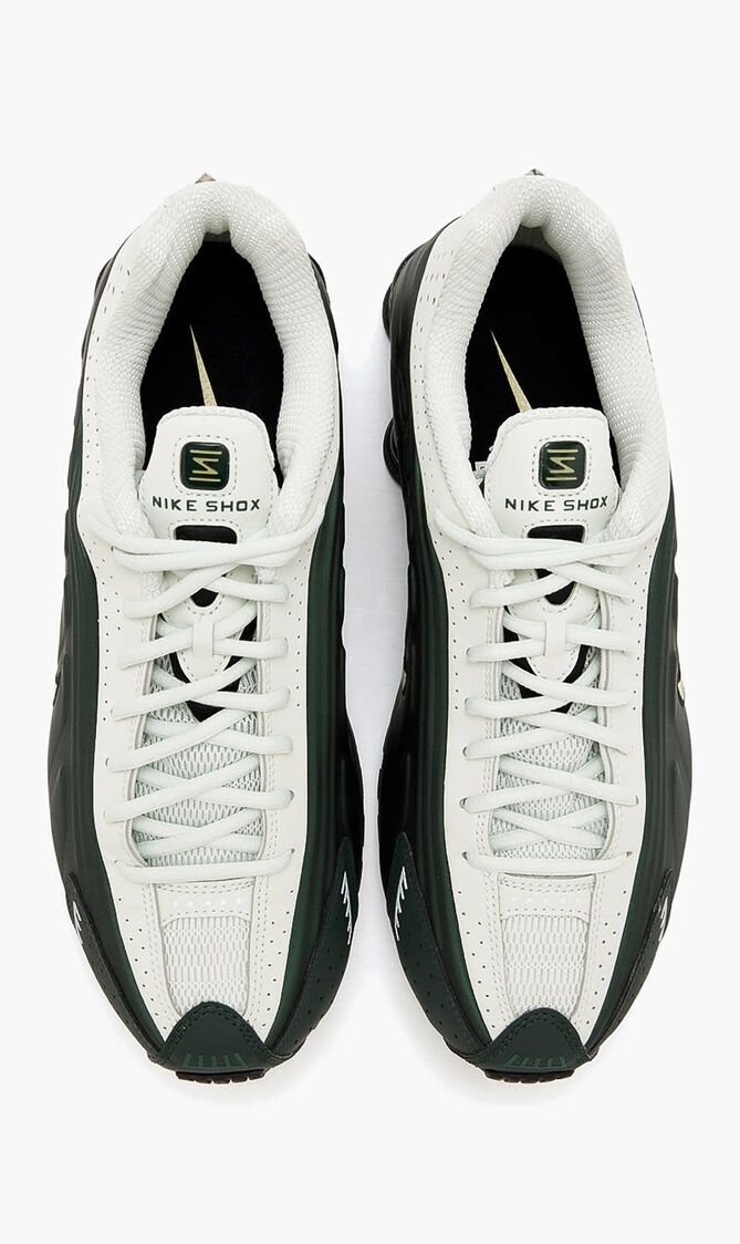NIKE SHOX R4