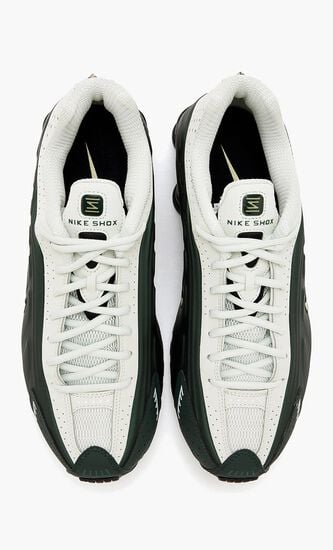 NIKE SHOX R4